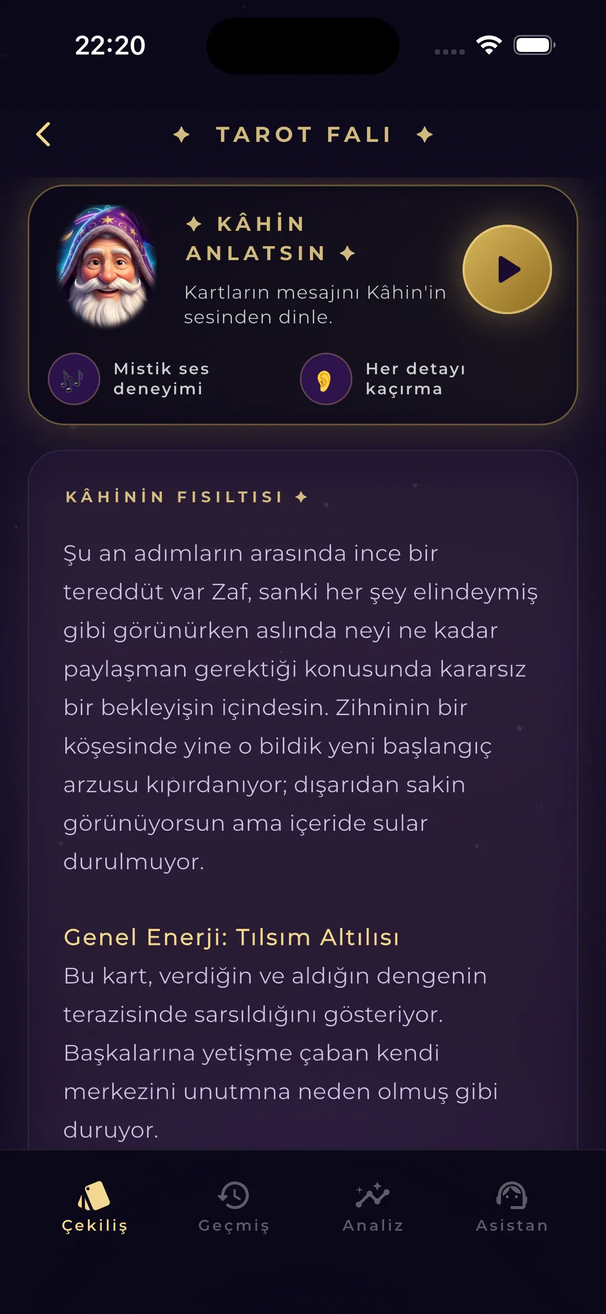 Luvris AI Tarot üçlü kart açılımı ve yorum ekranı